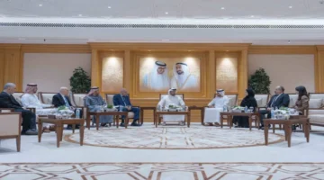 شراكة أكاديمية جديدة.. سلطان بن أحمد يشهد تطوير برامج مبتكرة في علوم الطيران